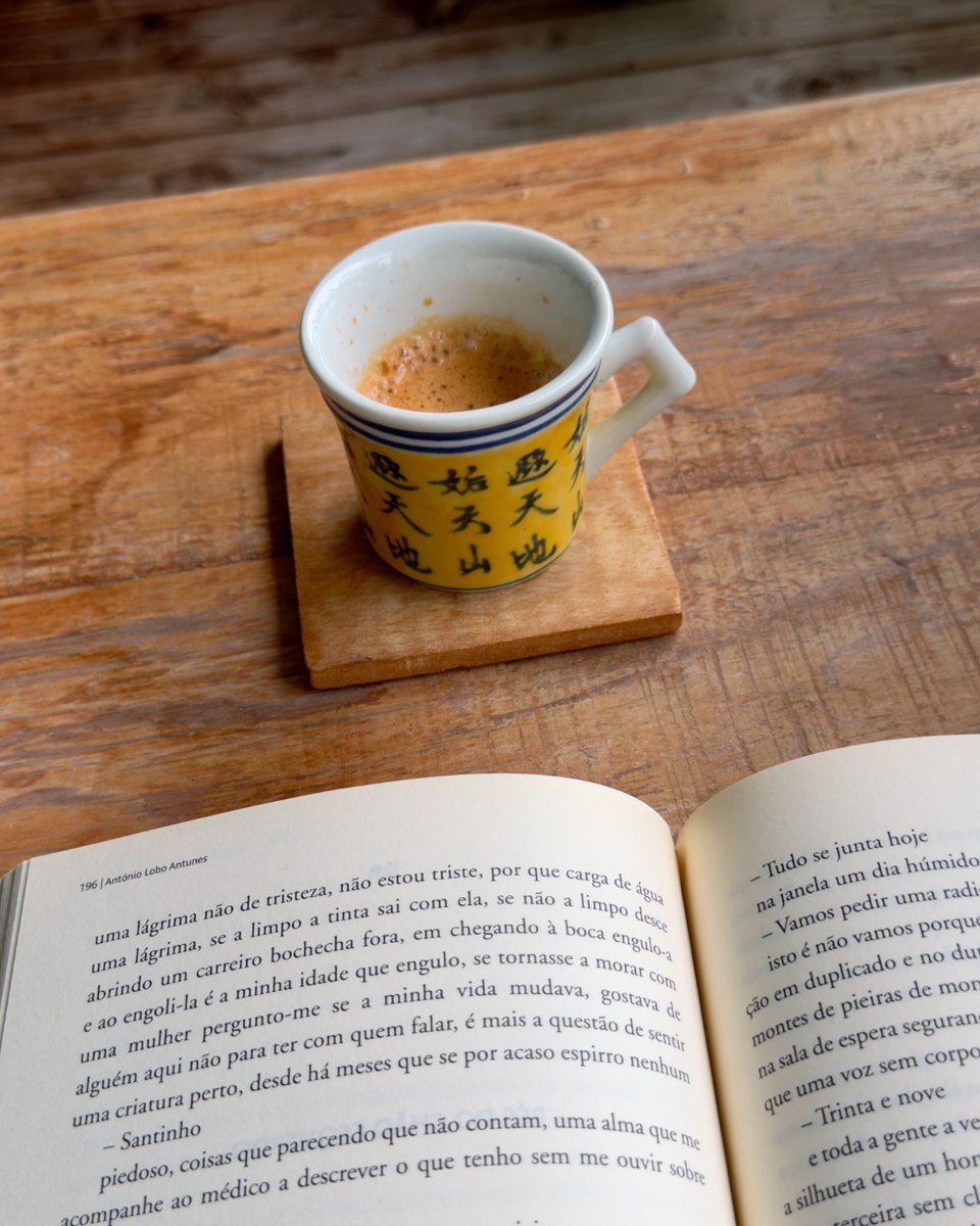 The Teacup 茶杯 by Diana Soeiro